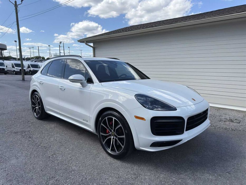Porsche Cayenne GTS      2022