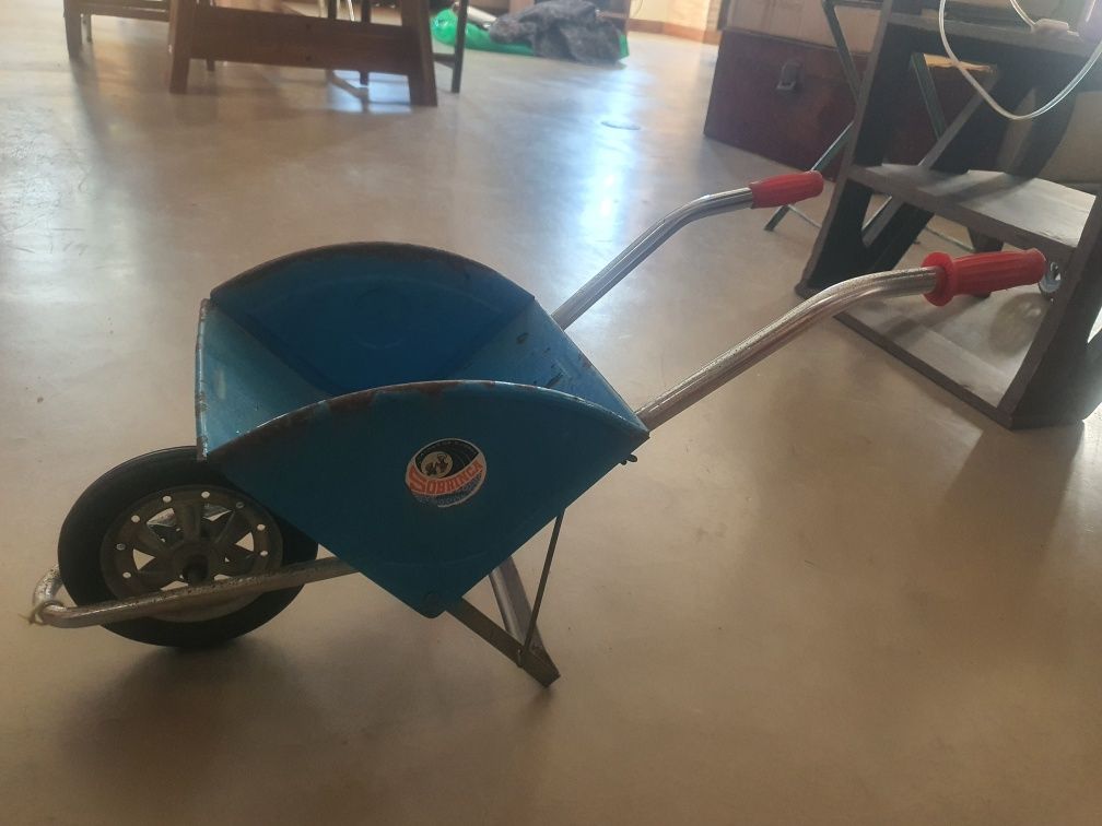 Carrinho de mão antigo  de brincar