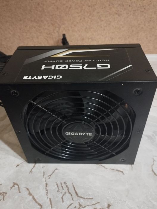 Блок живлення Gigabyte G750H (GP-G750H)