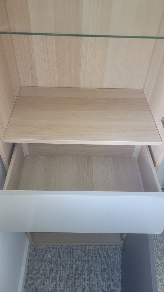Sprzedam witrynę ikea besta