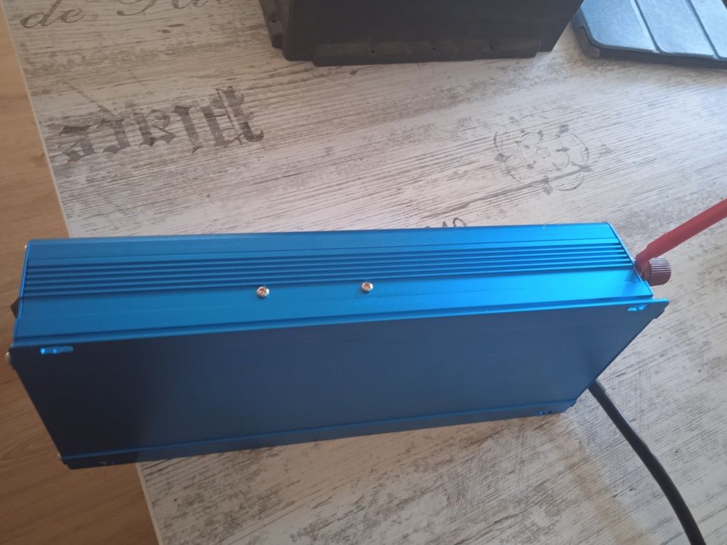 Инвертор Foval 3000w пертворювач струму. Універсальна резетка