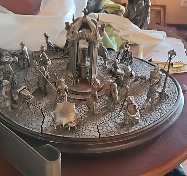 Tabuleiro de figuras em estanho antigas profissoes