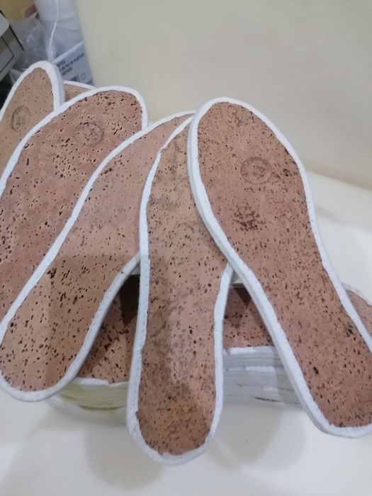 Palmilhas de Cortiça - lotes de 12 pares = 0.50€ par *Artigo SEM USO
