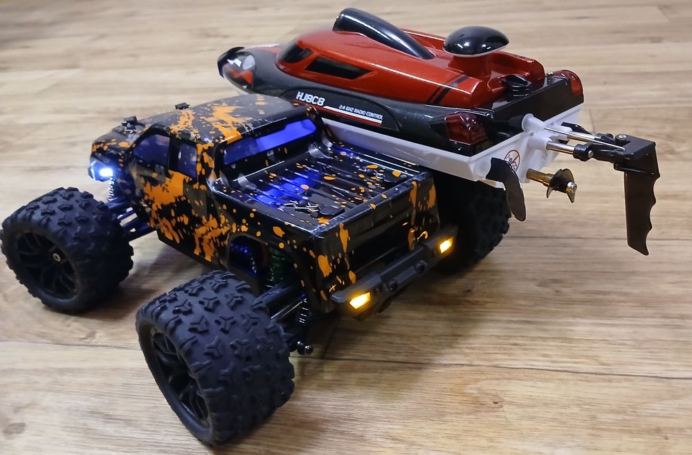 Продам RC машинку катер