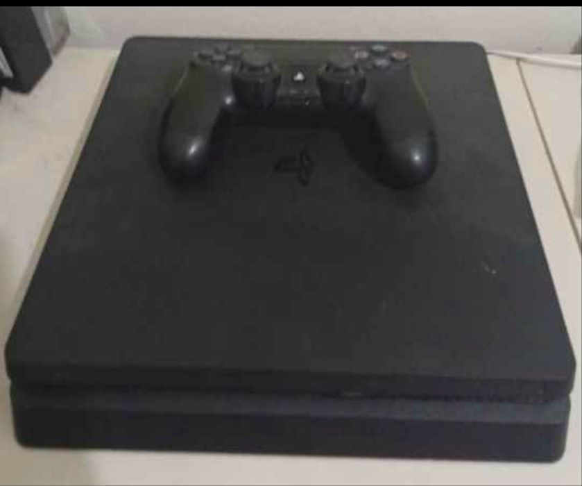 Ps4 slim como nova na caixa