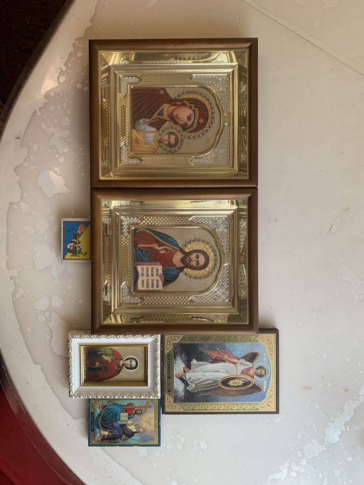 Иконы разные, натур дерево, большие и малые