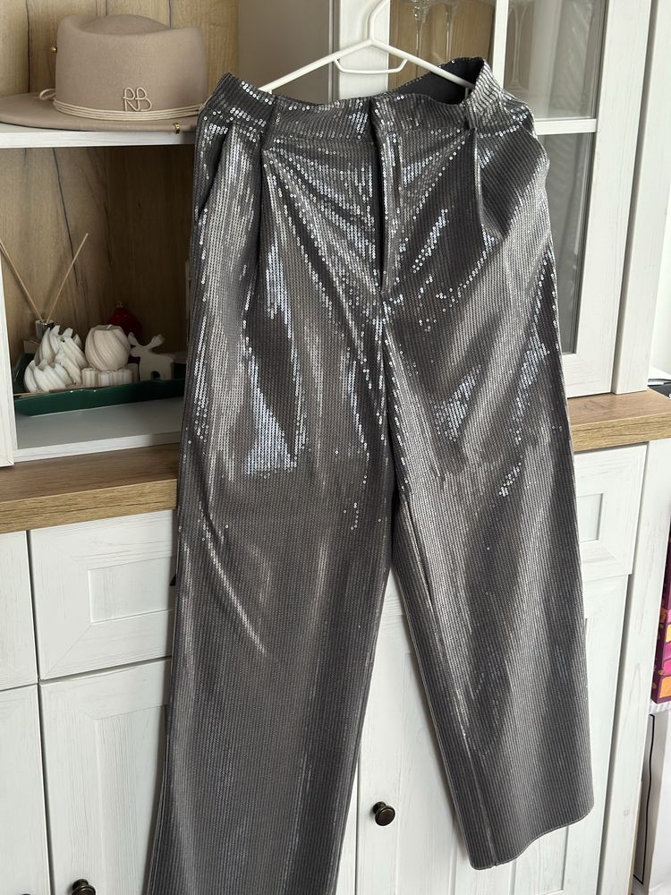 Нарядний та стильний костюм zara