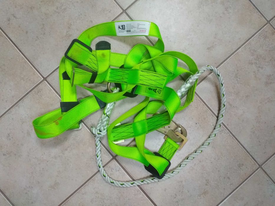 szelki bezpieczeństwa, pełna uprząż, prace wysokościowe