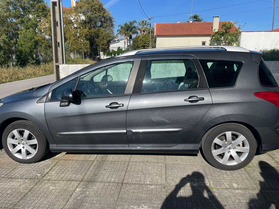 Peugeot 308 SW 1.6 HDI – 7 Lugares, Teto Panorâmico, Isofix