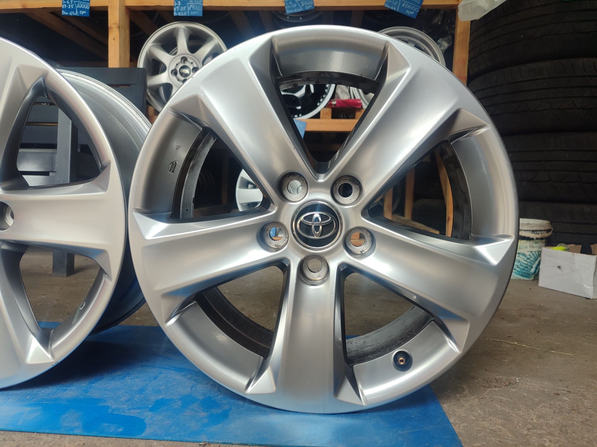 Диски Toyota R-17. 5×114.3. ET-39. Dia-60.1. J-7