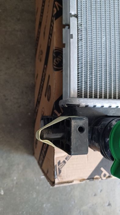 Radiador água fiat doblo original só com um suporte partido facil rep.