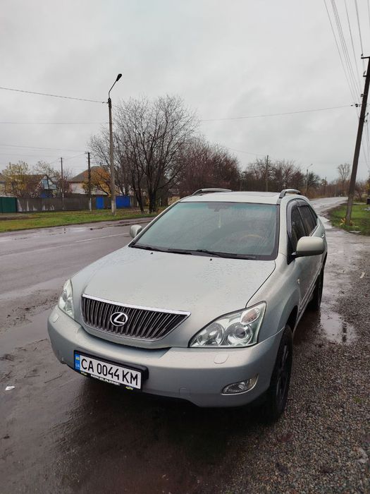 Автомобіль лексус RX350