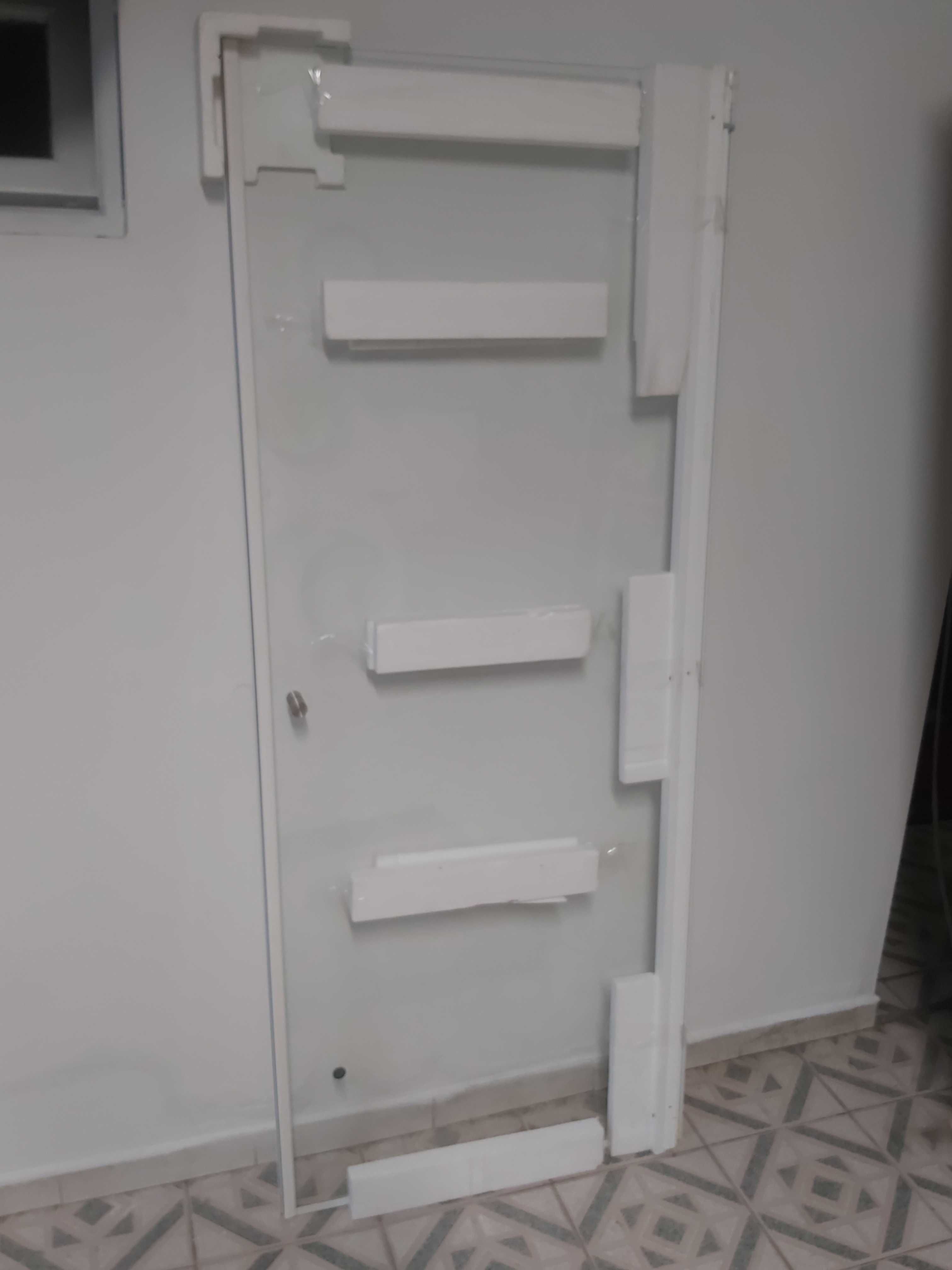 Porta em vidro para base de chuveiro