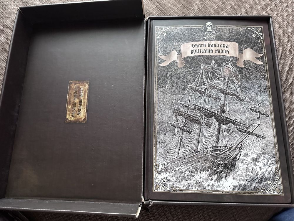 „Skarb kapitana Williama Kidda” książka w skrzyni