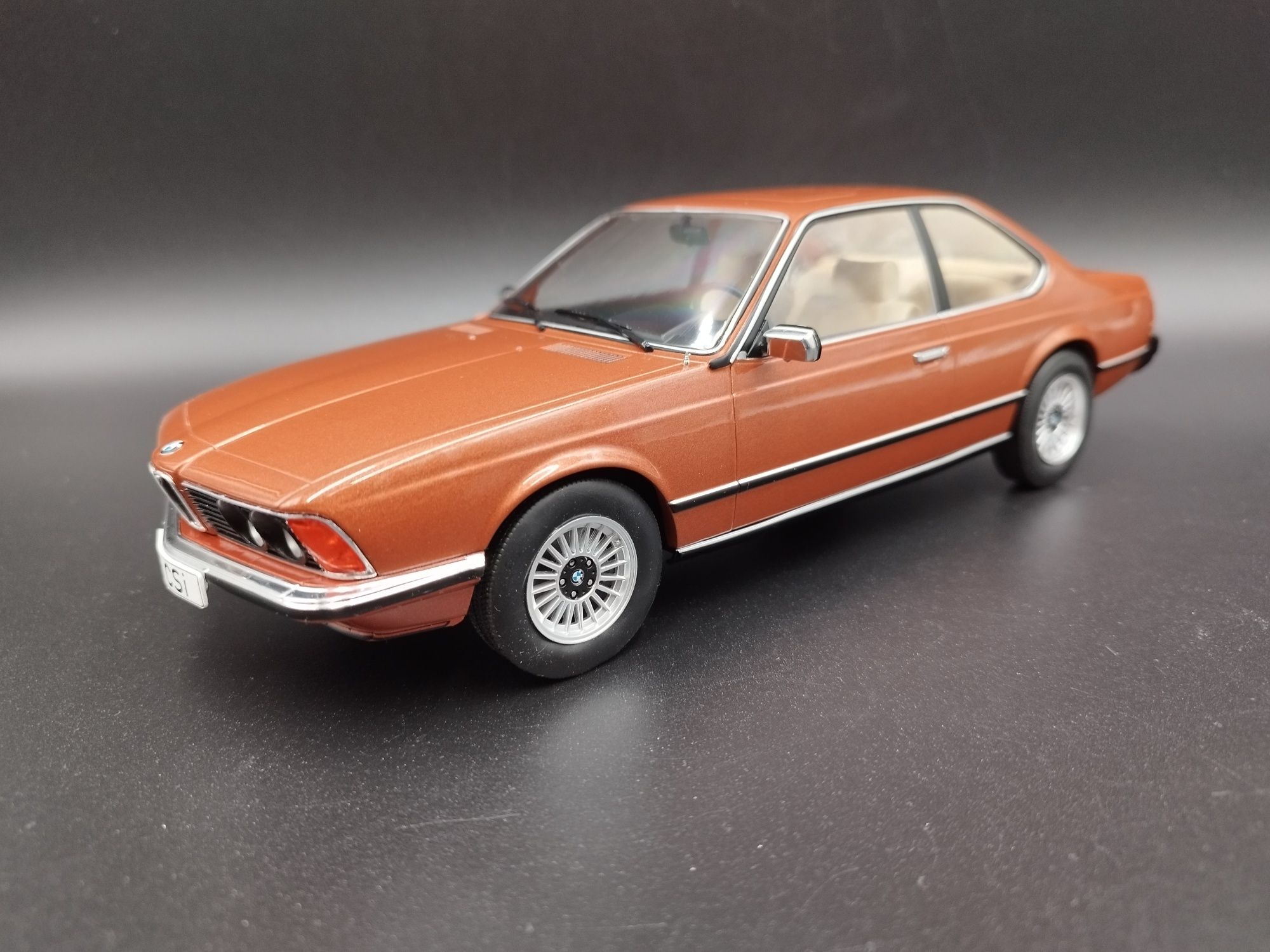 1:18 MCG 1976 BMW 633 E24 model nowy brązowy