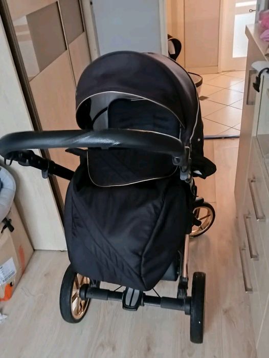 Mam do sprzedania wózek zadbany dla dziewczynki 4 in 1