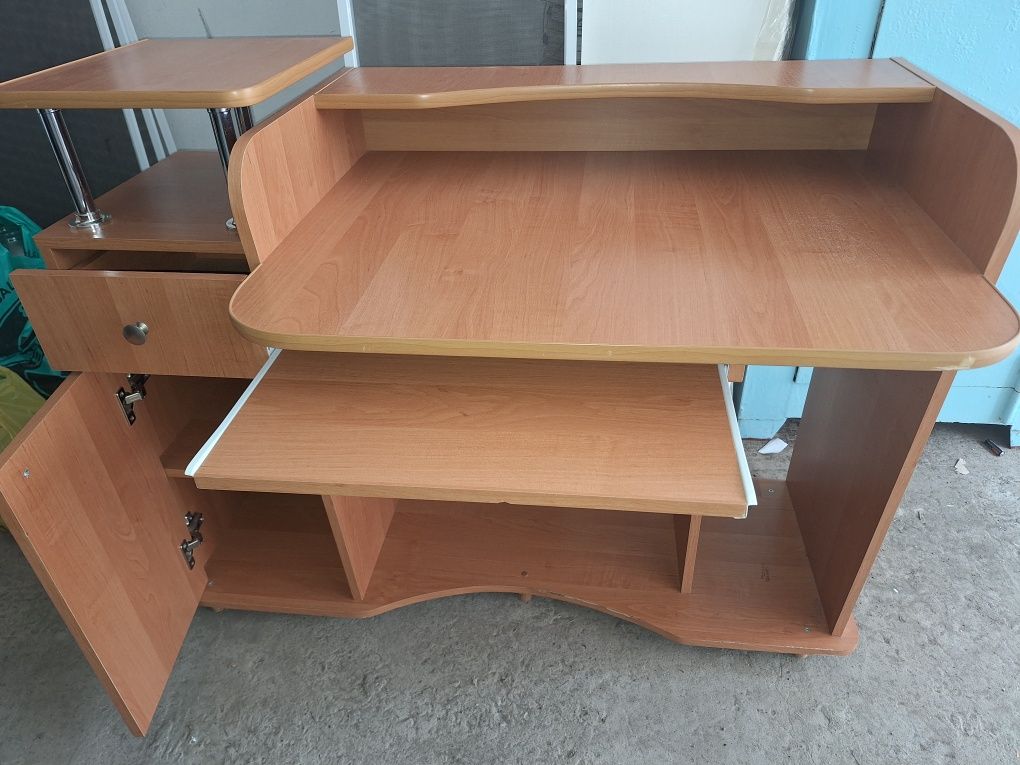 Продам компютерний стіл