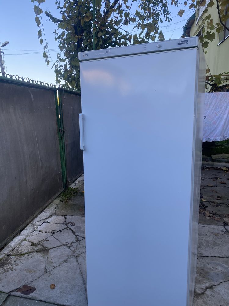 Продам морозильну камеру Samsung