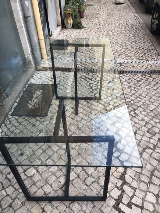 Mesa com o tampo  de vidro