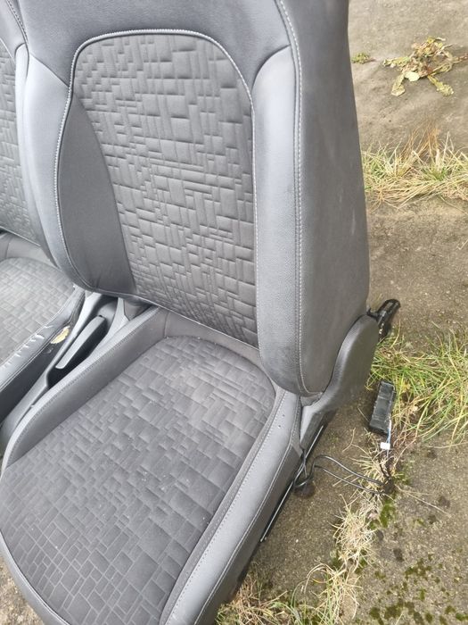 Na sprzedaż komplet foteli i boczków opel corsa e półskóry