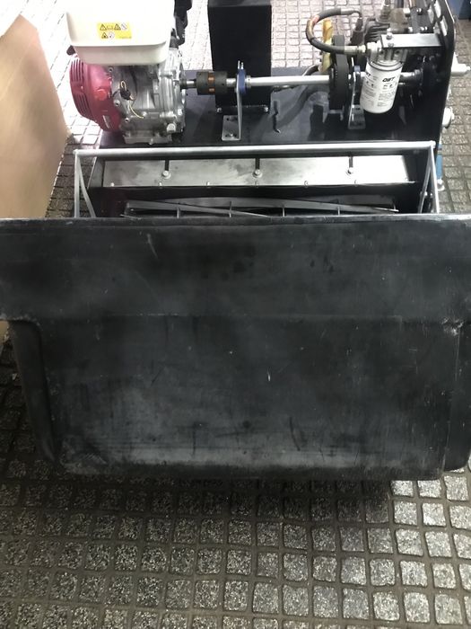 Vendo maquina relva para campos de futebol