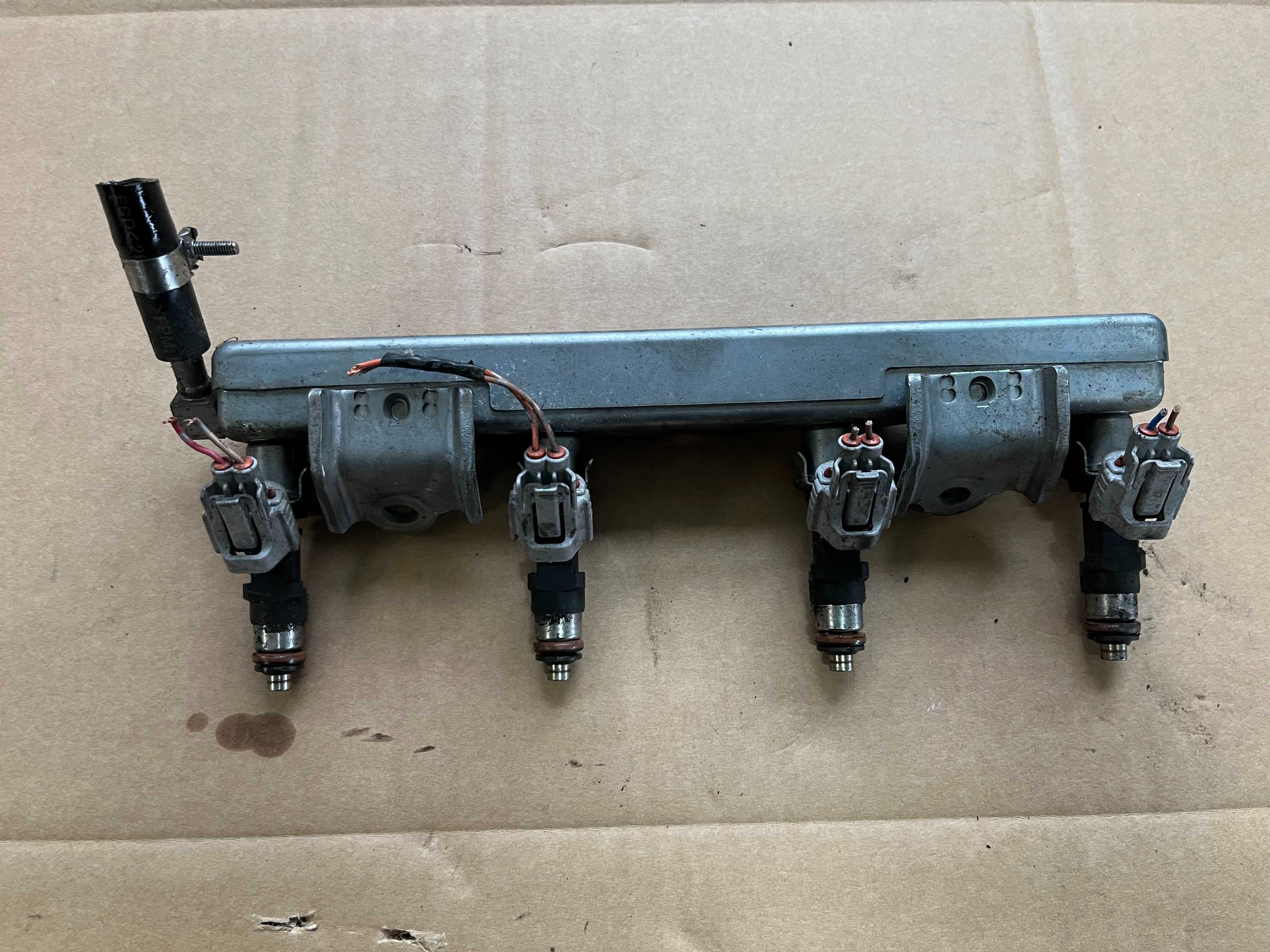 Listwa wtryskowa Nissan Note e11 1.4 benzyna