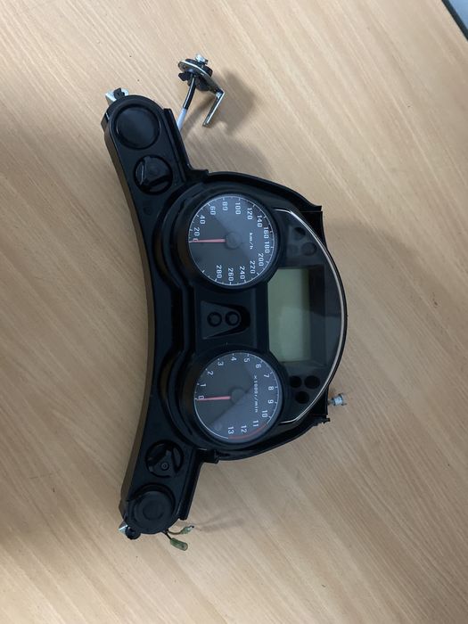 Kawasaki GTR 1400 Licznik osłona wypełnienie licznika zapalniczki kokp