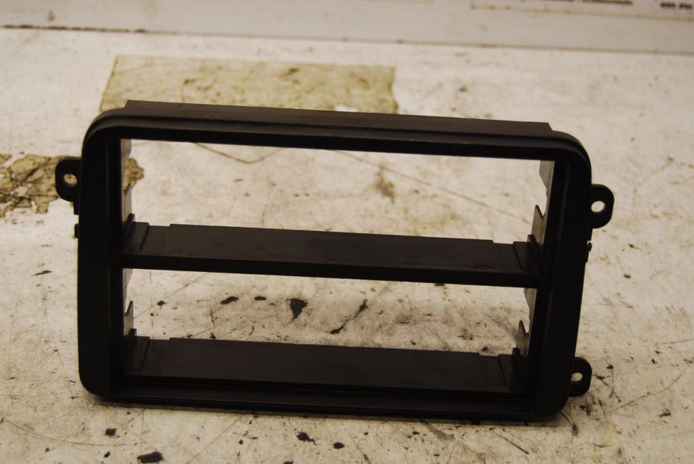 KOSZ RADIA 1 DIN 8606560617 VW GOLF V PLUS PASSAT B6 TOURAN