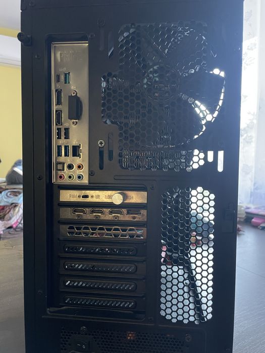 Komputer stacjonarny ASUS PRIME + I5 8600k + FRACTAL EVGA+ 512M2