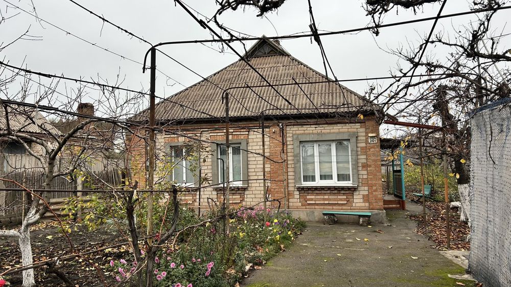 Гарний  великий дім в центрально міському районі