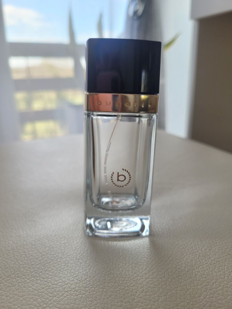 Orginalne butelki po perfumach z opakaowaniem