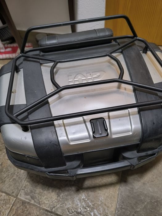 Top case givi com grelha e encosto