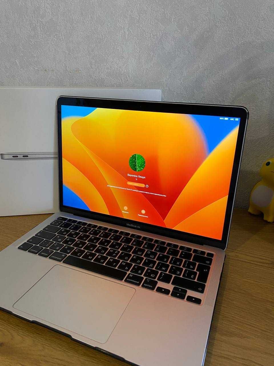 MacBook Air 13 Retina, Silver, 256GB + чохол в подарунок