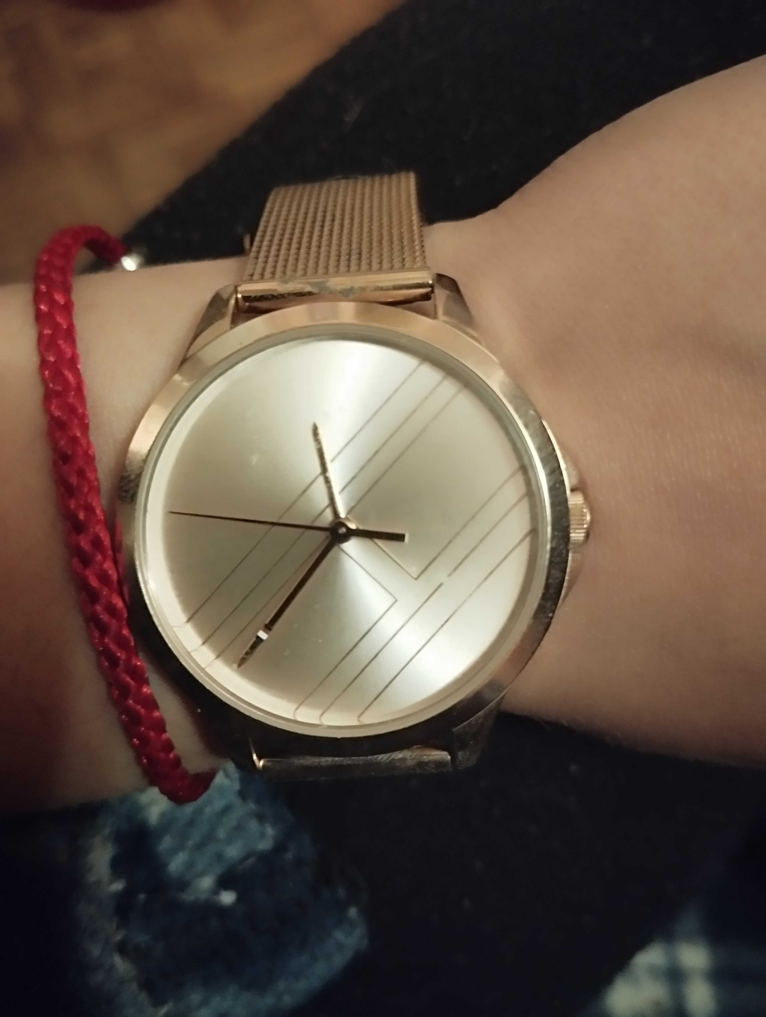 Продам  оригинальные женские часы Tommy Hilfiger