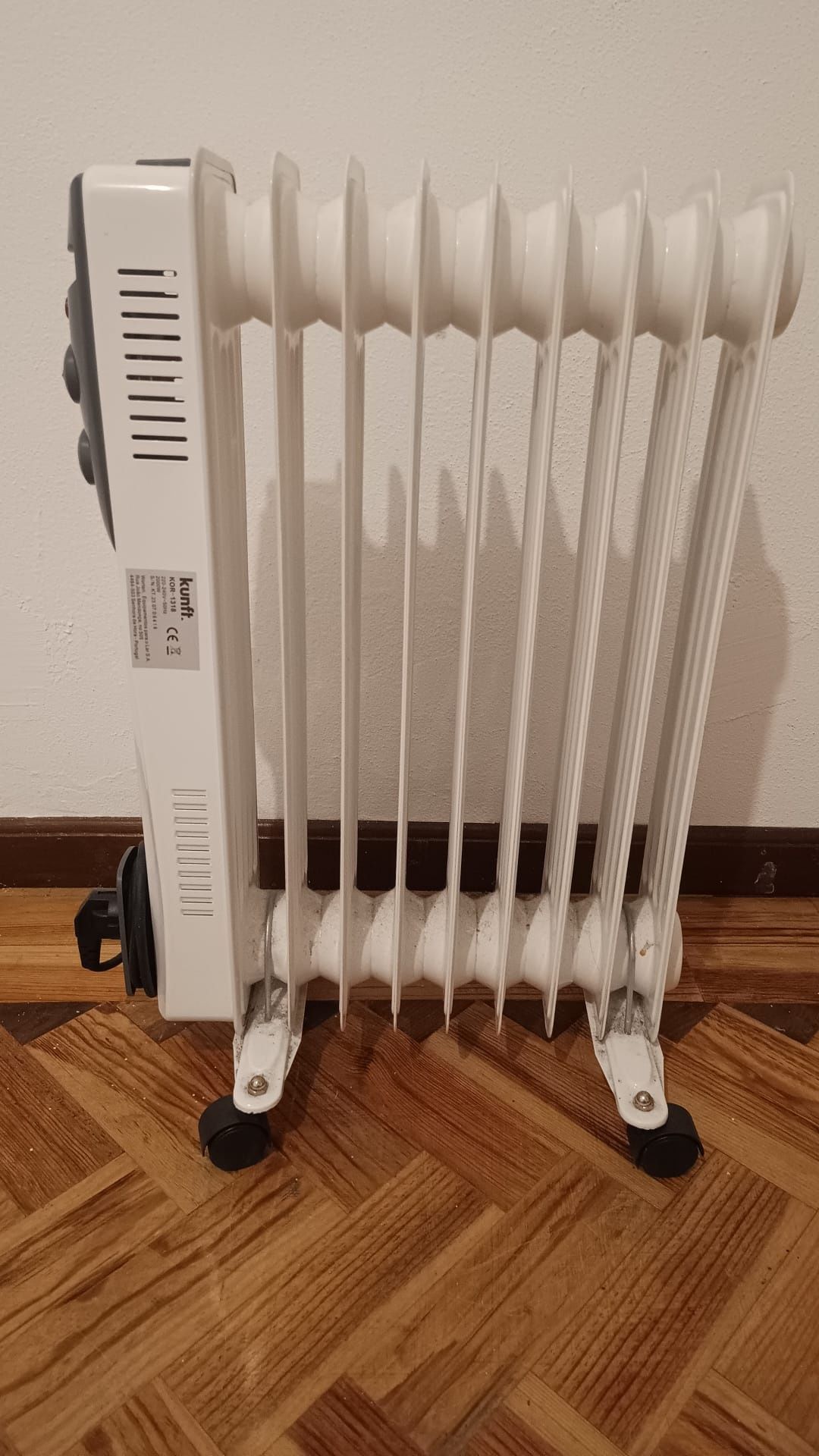 Aquecedor a Óleo Kunft – Silencioso, Econômico e em Ótimo Estado!