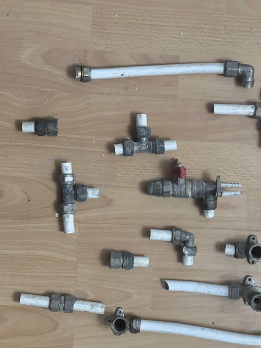 Сантехнічні зєднання, фітінги, зєднувачі обжимні комплект