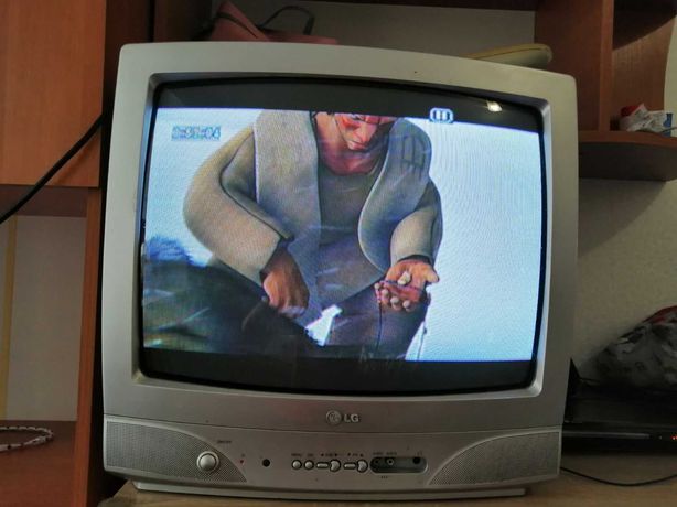 Телевизор lg ct-20j55m+ DVD проигрователь и 79 дисков DVD- R