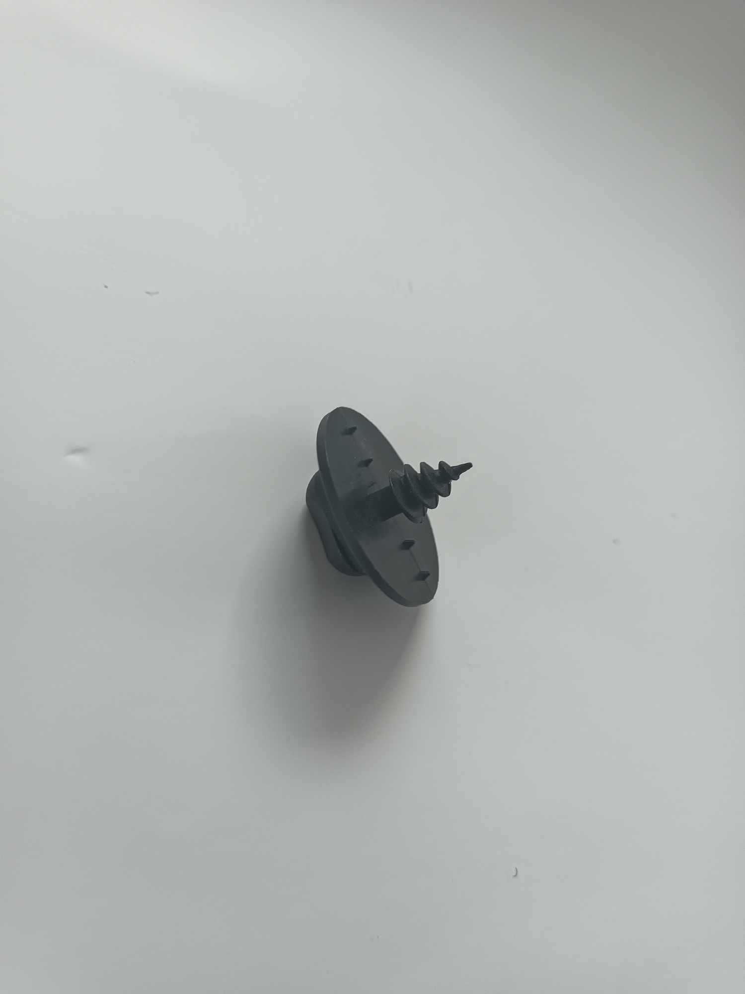 4x Stopery Spinki  Wkręty dywaników Owalne Ford VW Skoda i inne