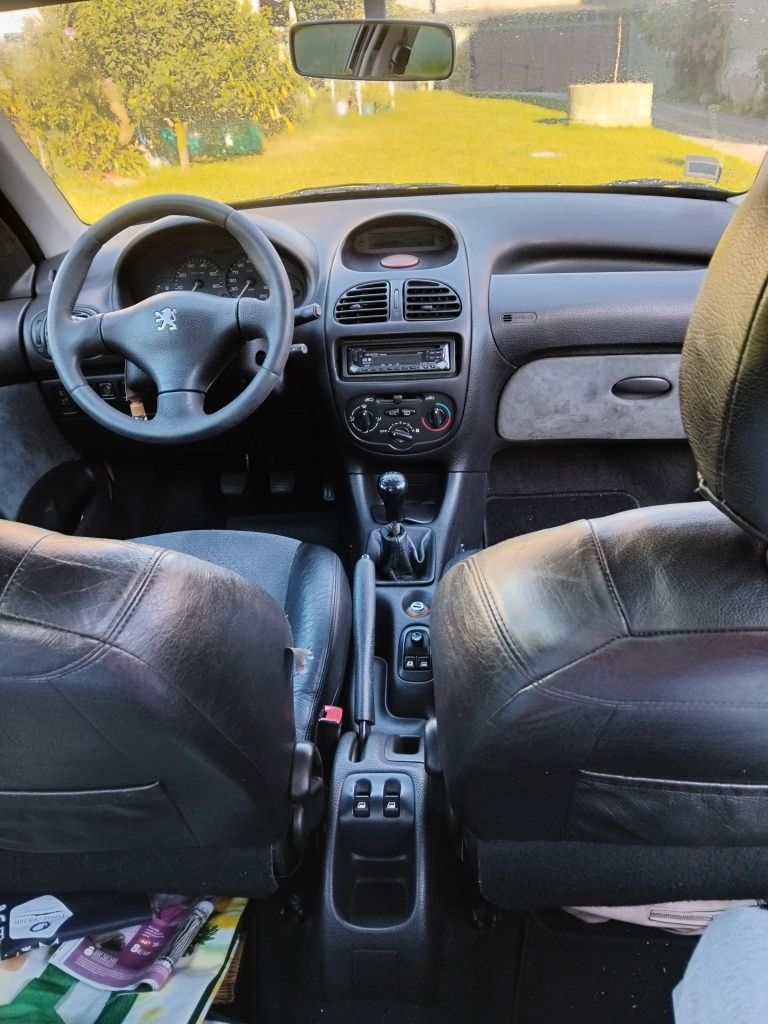 Peugeot 206 em bom estado
