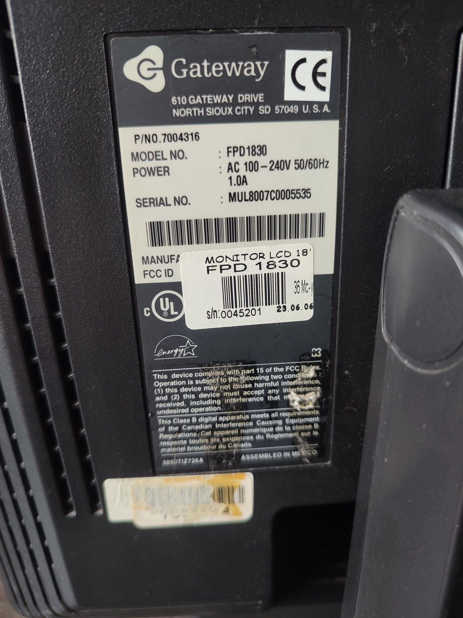 Monitor Gateway FPD1830 – 18 cali, sprawny, retro