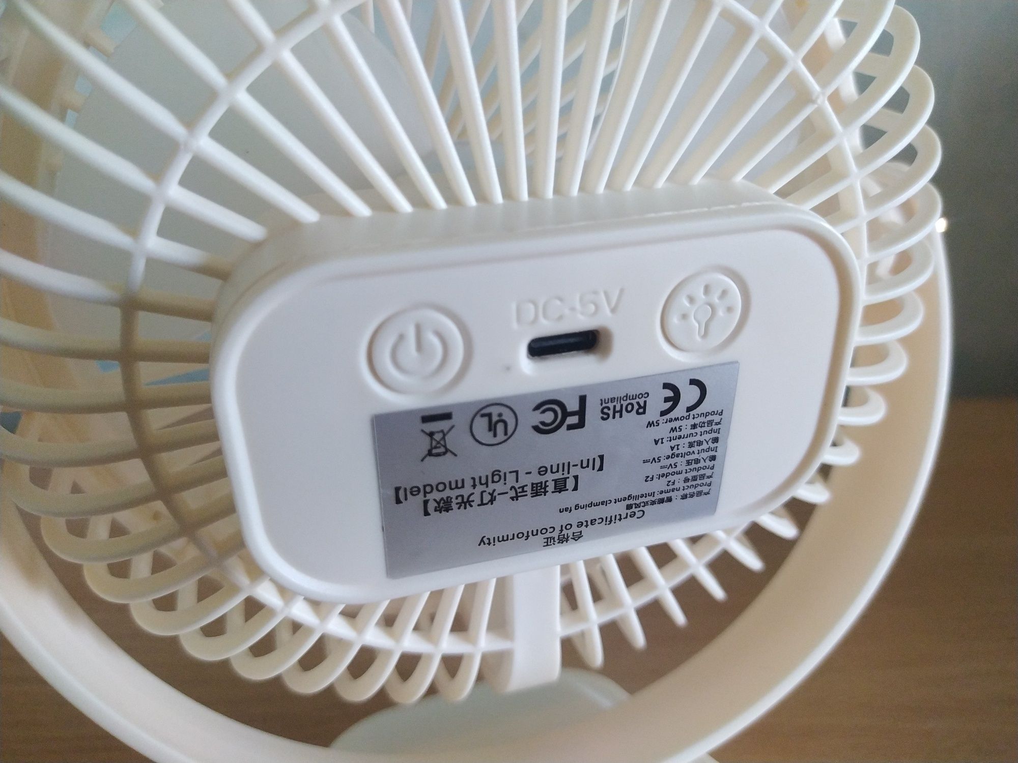 Вентилятор на аккумуляторе с LED подсветкой и прищепкой
