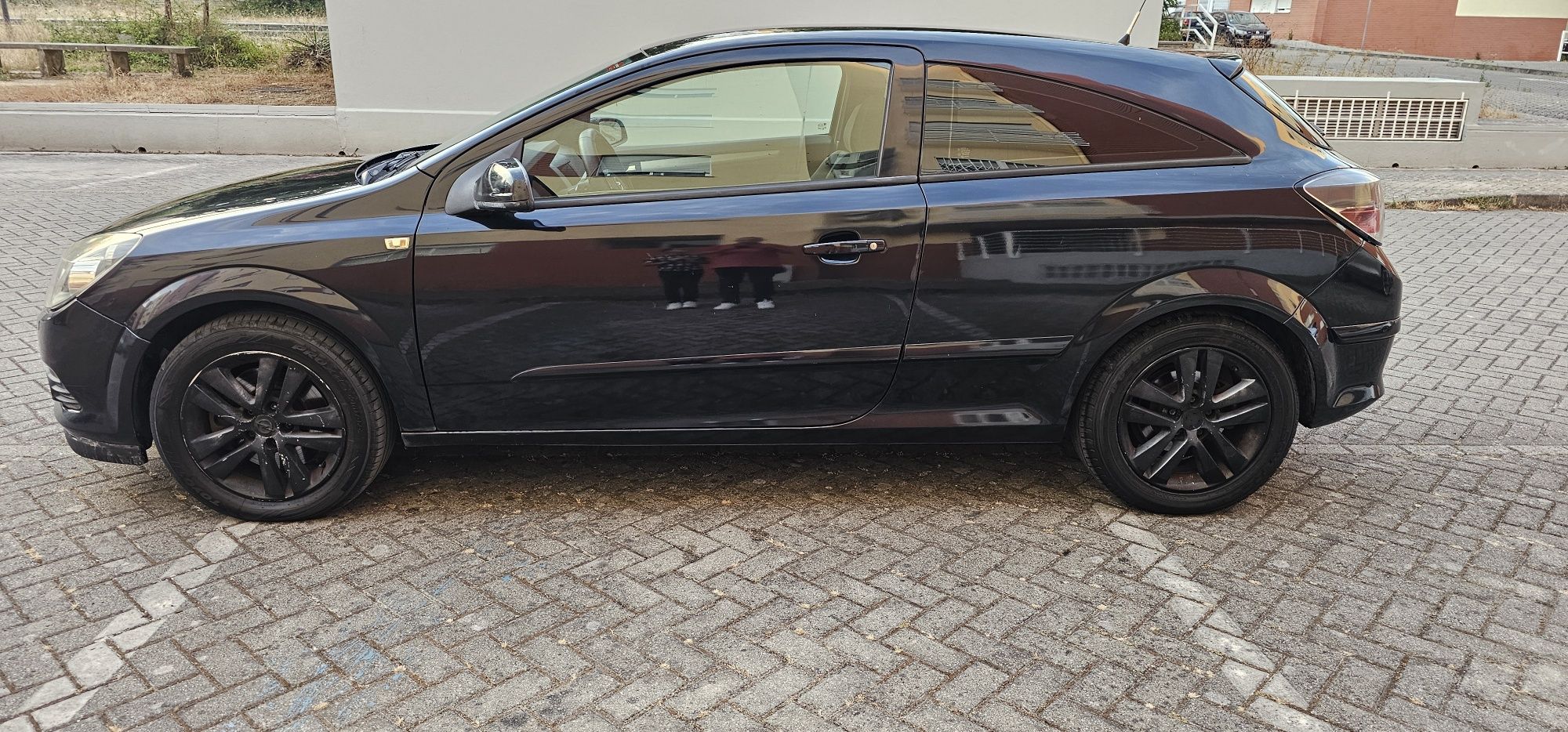 Opel astra GTC 1.7 cdti impecável 07