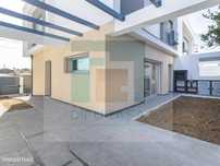 Moradia Geminada T3+1 com 2 Suítes