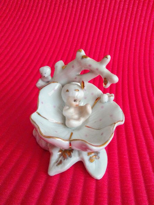 Porcelanowa figurka na chrzciny niemowlę