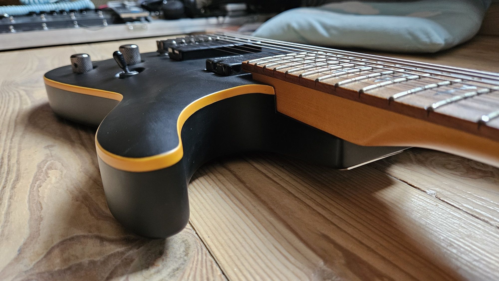Schecter Demon 7