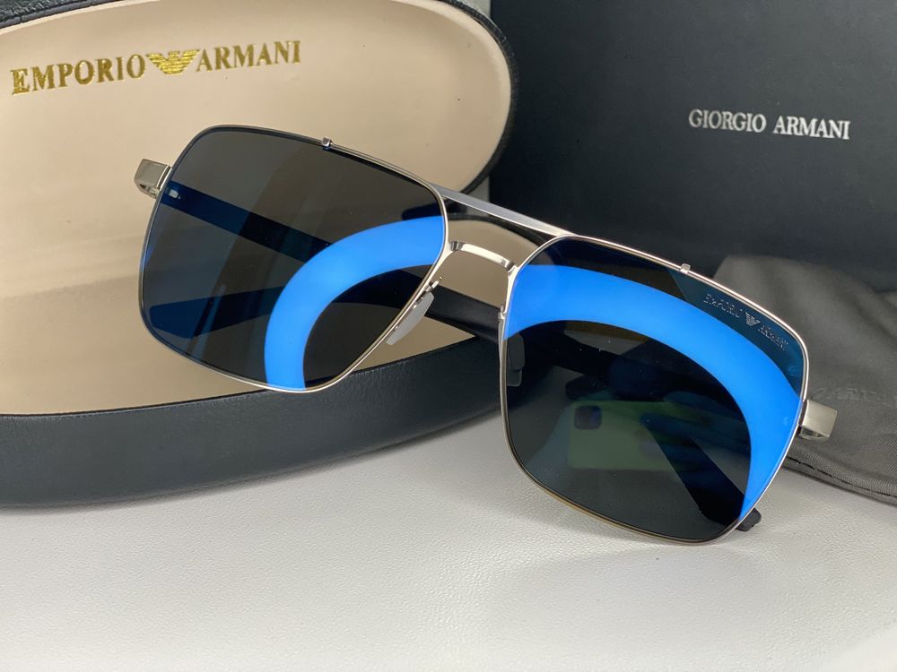 Солнцезащитные очки Armani.