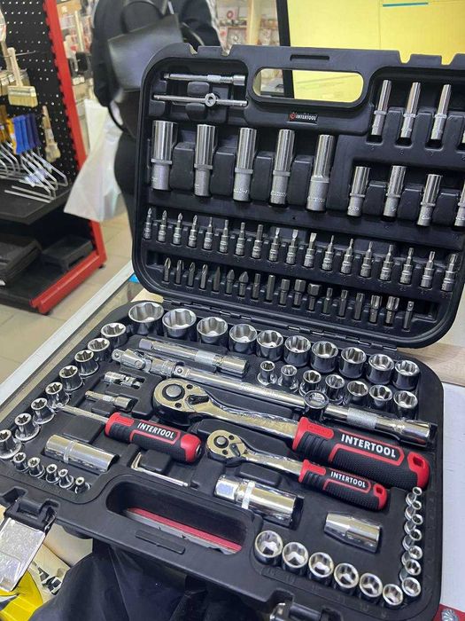 Набор инструментов ТМ "ИНТЕРТУЛ" набор головок с трещоткой и битами