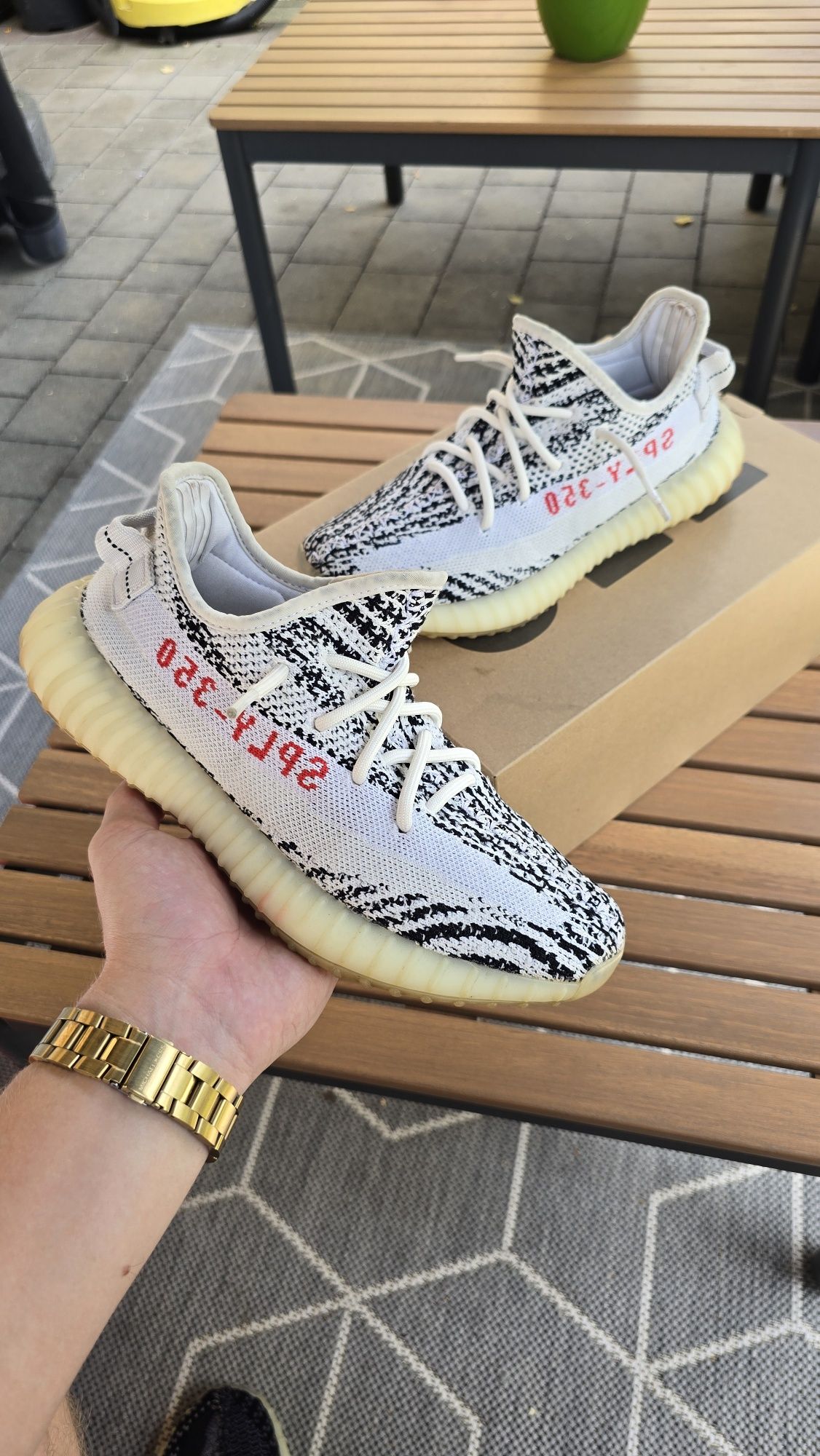 Yeezy 350v2 zebra