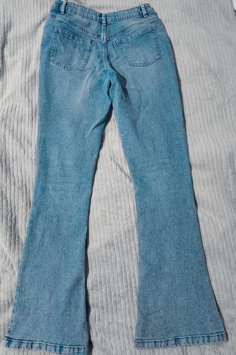 Джинси кльош відмінний стан на дівчинку зріст 164-167см