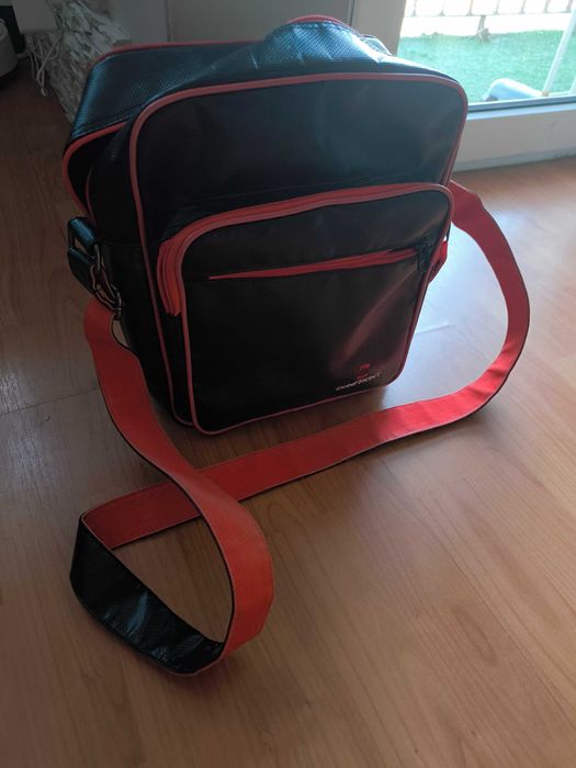 Torba na ramię: 30x25x12 cm, ładny stan, kolor czarno-pomarańczowy.